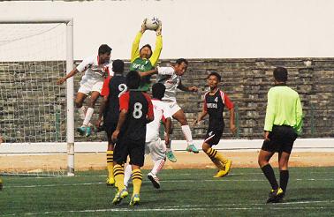 Manipur custodian, S Dinakumar rising above all to effect a magnificient save against the marauding Tripura lads.jpg